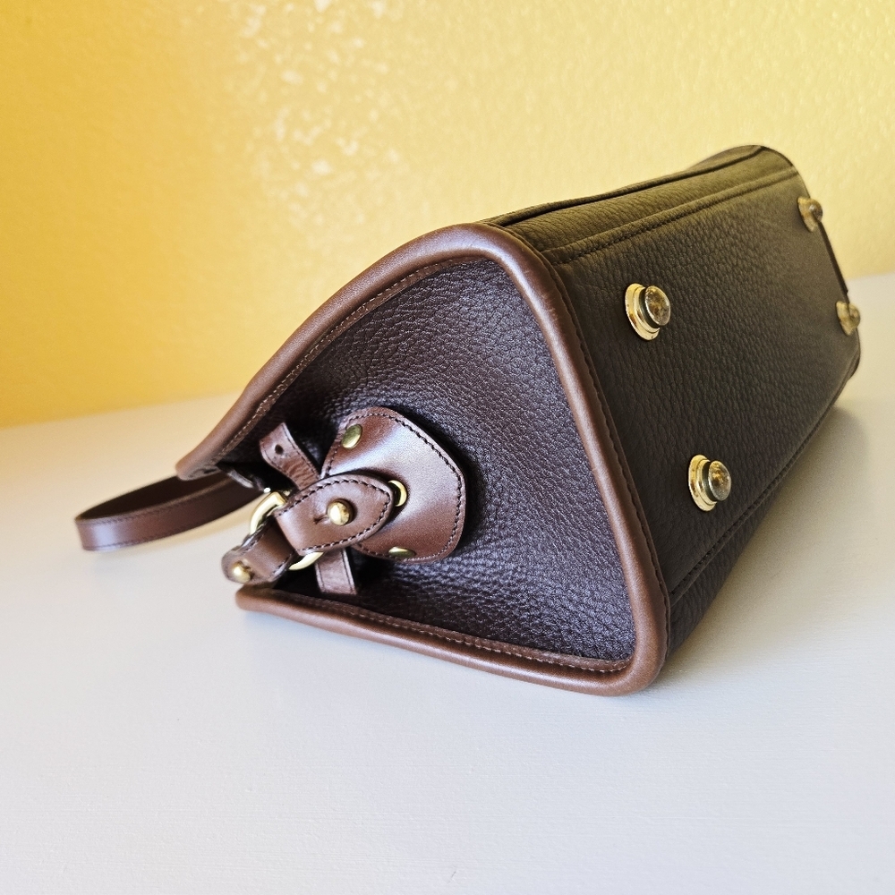 Vintage Dooney & Bourke Brown Zip Top Front Buckle Pebbled Leather Crossbody Bag - Picture 10 of 15